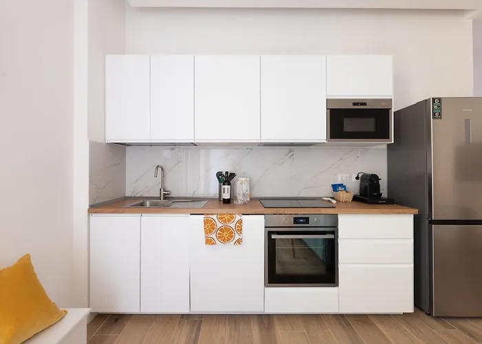 Alba Terrace - Modern Close To Metro Apartment